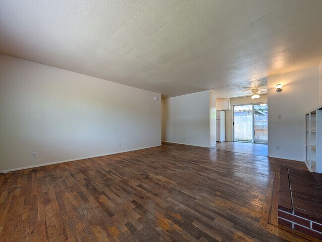 Foto del edificio - Ranch Style 3-Bedroom, 1-Bath Home In East Eugene!
