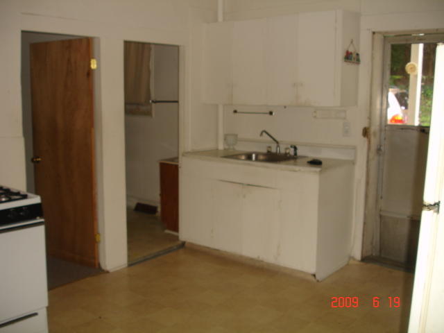 Building Photo - 372 Park St