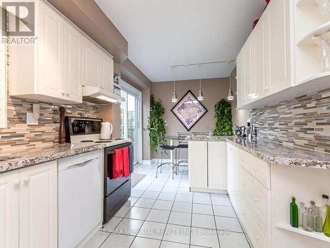 Building Photo - 16 Gloxinia Crescent