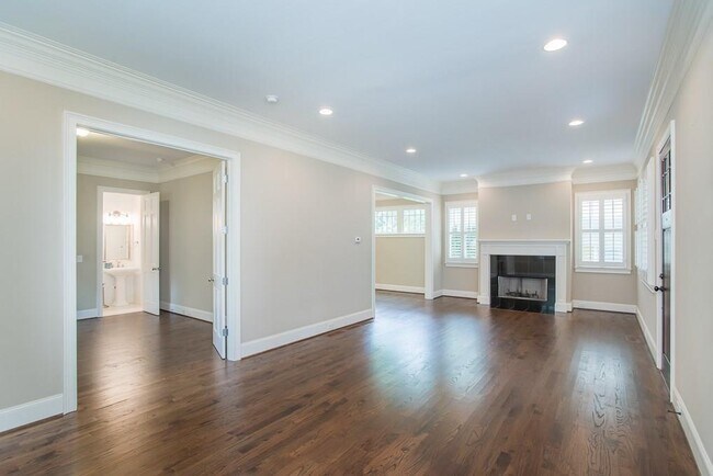 Foto del edificio - 579 Elmwood Dr NE