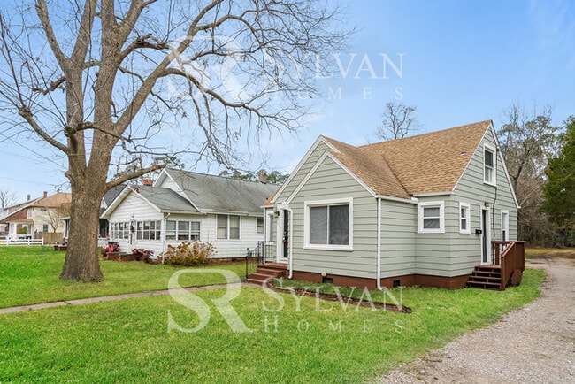 Building Photo - Lovely 3BR 1.5BA home