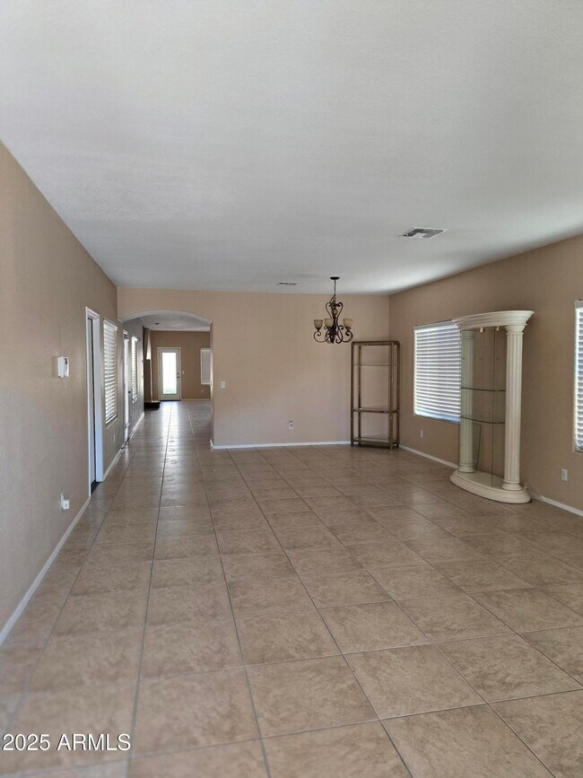 Building Photo - 16036 W Custer Ln