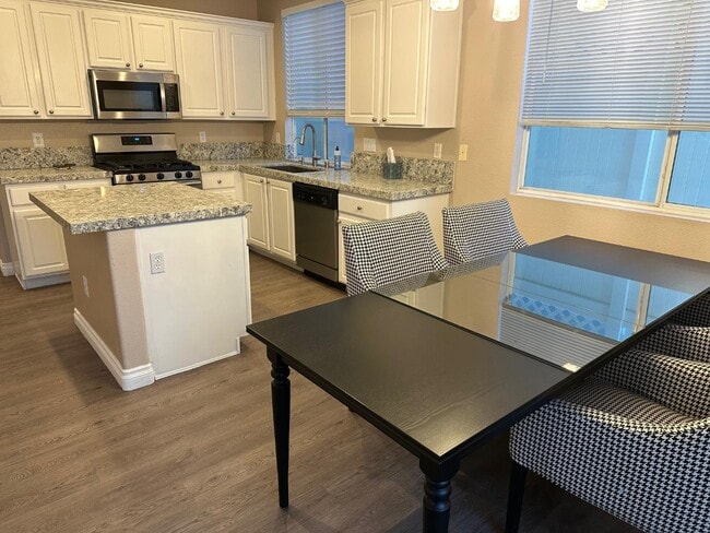 Building Photo - 7533 French Springs St