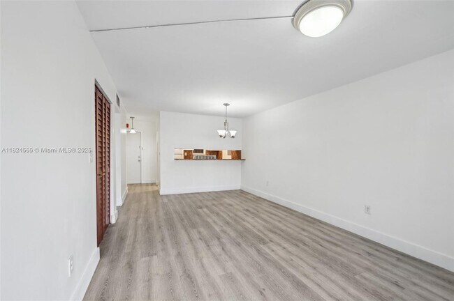 Building Photo - 145 SW 30th Ct