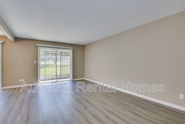 Foto del edificio - 1674 Goshen Rd