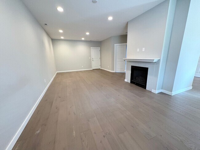 Building Photo - Vibrant 3 Bedroom in Coveted Snoqualmie Ridge!