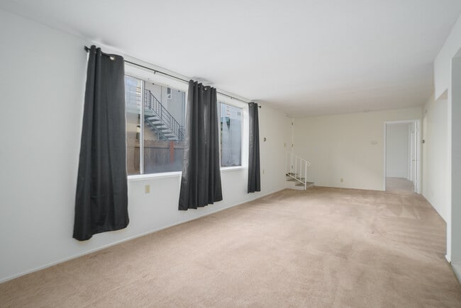 Building Photo - 1526 Verdi St