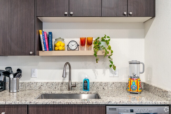 1BR, 1BA - 771SF - Kitchen - The Edge at Mountain Shadows