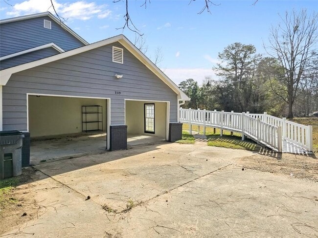 Building Photo - 3319 Clemons Rd