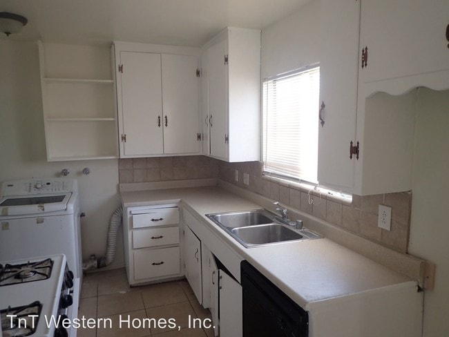 Building Photo - 3 br, 1 bath House - 6521 Valley Ave
