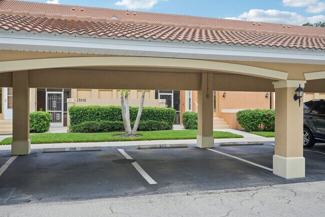 Foto del edificio - 13010 Amberley Ct