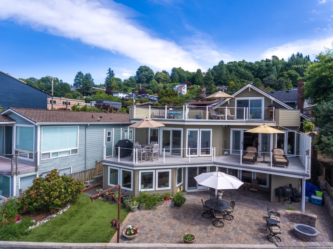 Primary Photo - Alki Waterfront Duplex