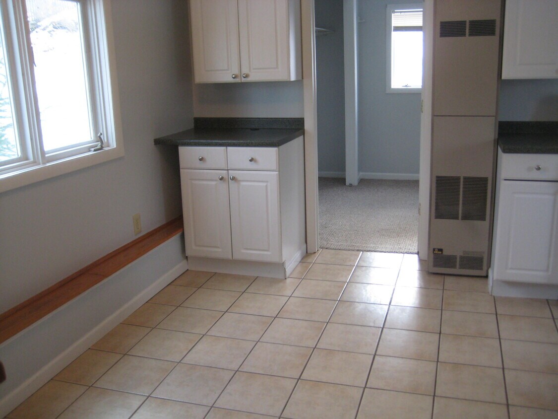Dining Area - 419 Monroe St