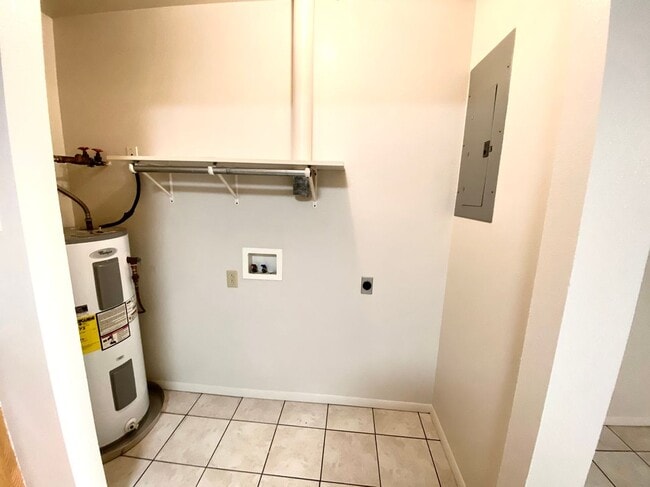 Foto del edificio - 9650 Front St