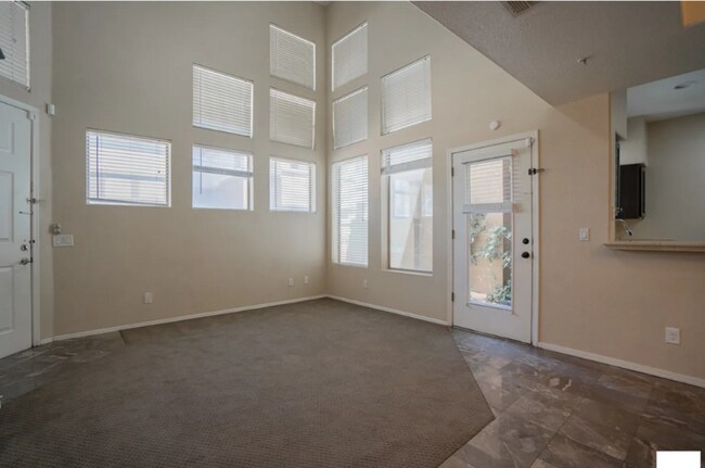 Foto del edificio - 1445 E Broadway Rd