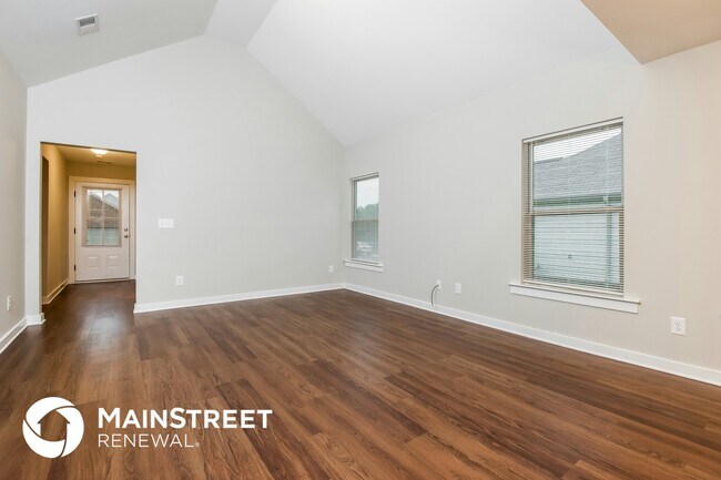 Foto del edificio - 875 Maple Trce