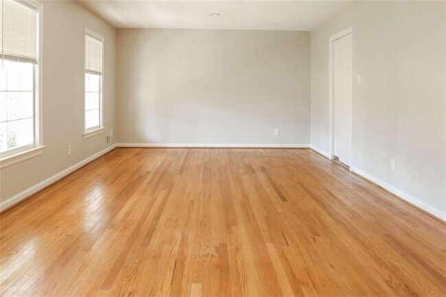 Building Photo - 2644 Club Valley Dr NE