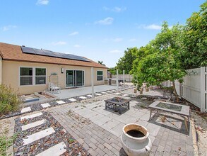 Building Photo - 8464 Lakepoint Ct