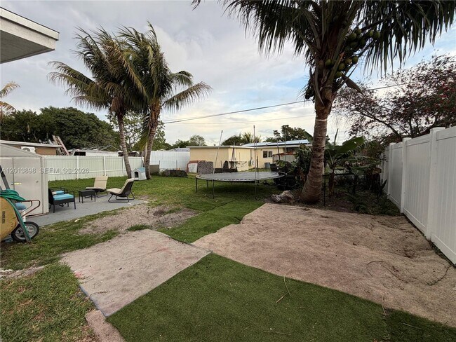 Building Photo - North 62nd Avenue, Hollywood, FL 33024 - 3 BR 2 BA single-family home