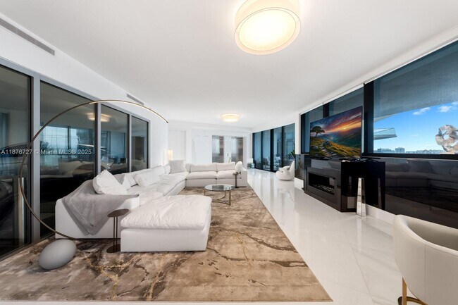 Foto del edificio - 18555 Collins Ave