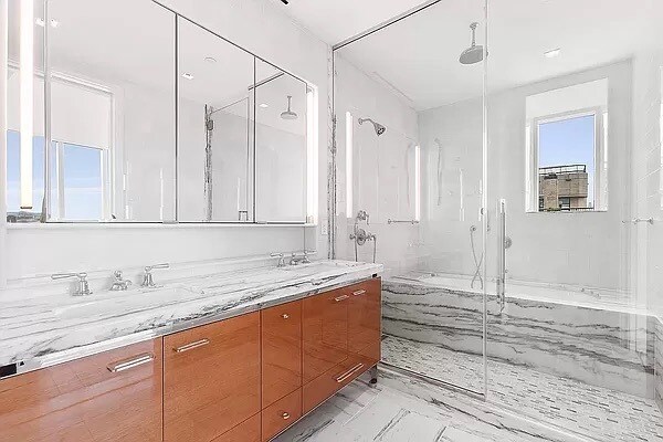 Foto del edificio - 45 E 22nd St