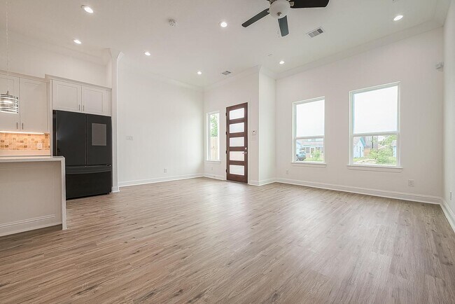 Foto del edificio - 4319 Rosemont St