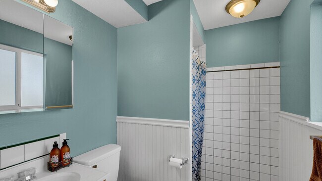 Building Photo - 1318 Sorrento Dr