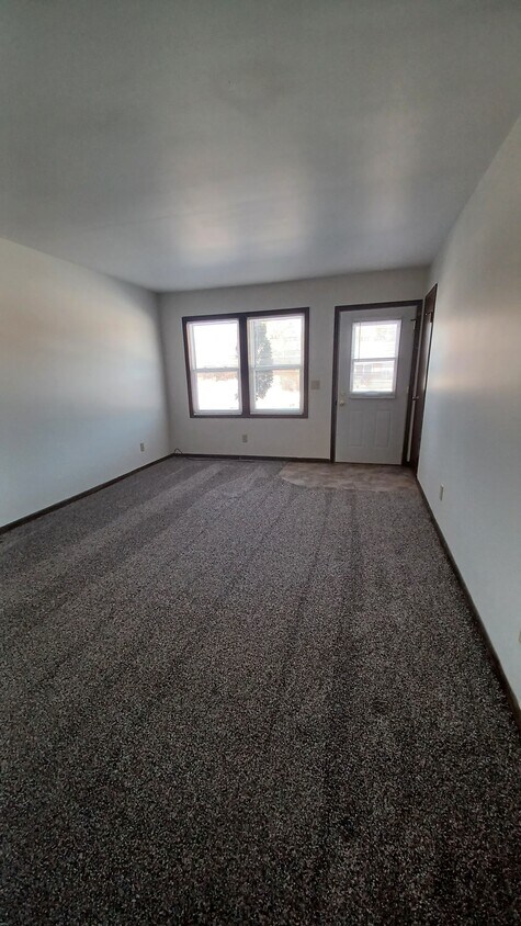 Primary Photo - 3111 Runway Ave