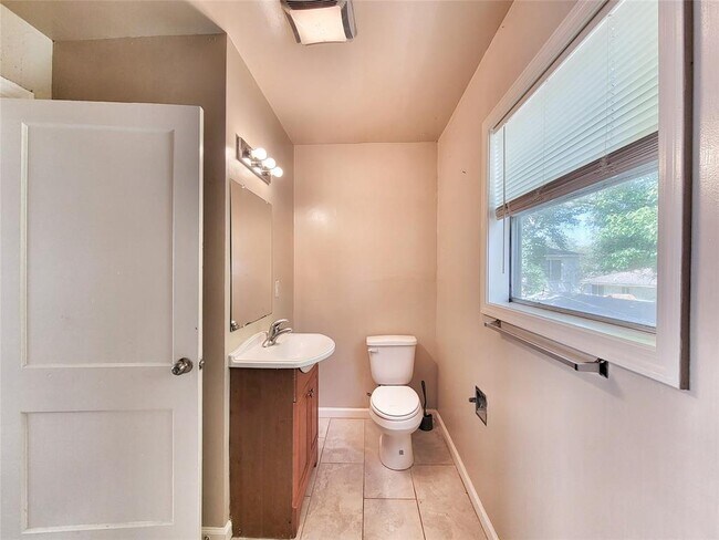 Building Photo - 116 Marian St