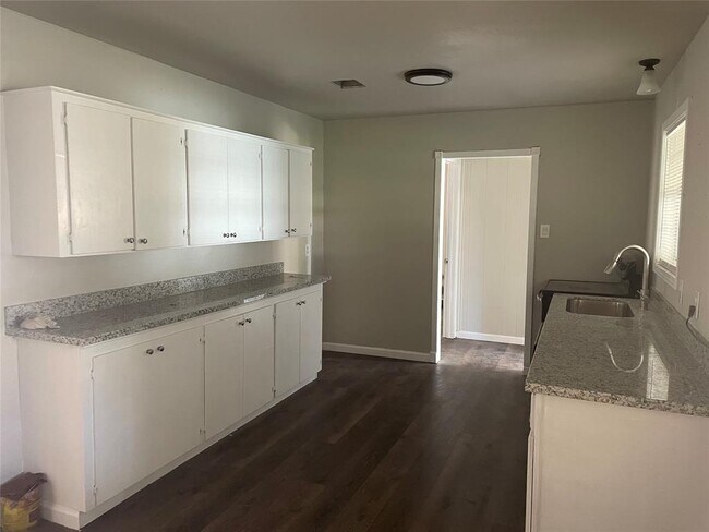 Foto del edificio - 8535 Rockhill St