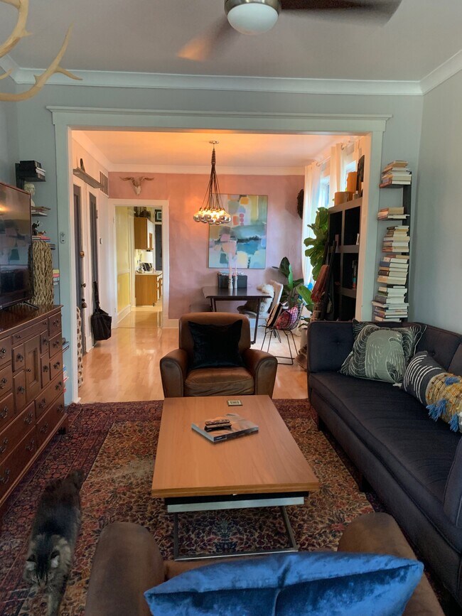 Foto del edificio - 2347 W Haddon Ave