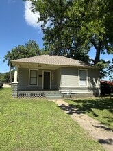 Building Photo - 706 S Saint Louis Ave