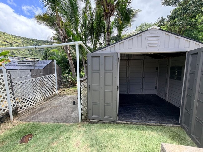 Building Photo - Spacious 2 Bedroom / 2 Bathroom Pet-Friendly Home in Moanalua Valley