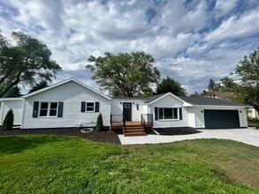 Building Photo - 701 N 85th St
