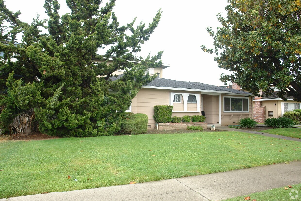 Foto principal - 1327 Saratoga Ave