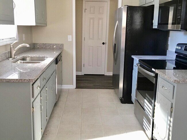 Building Photo - 5824 Stonehaven Dr NW