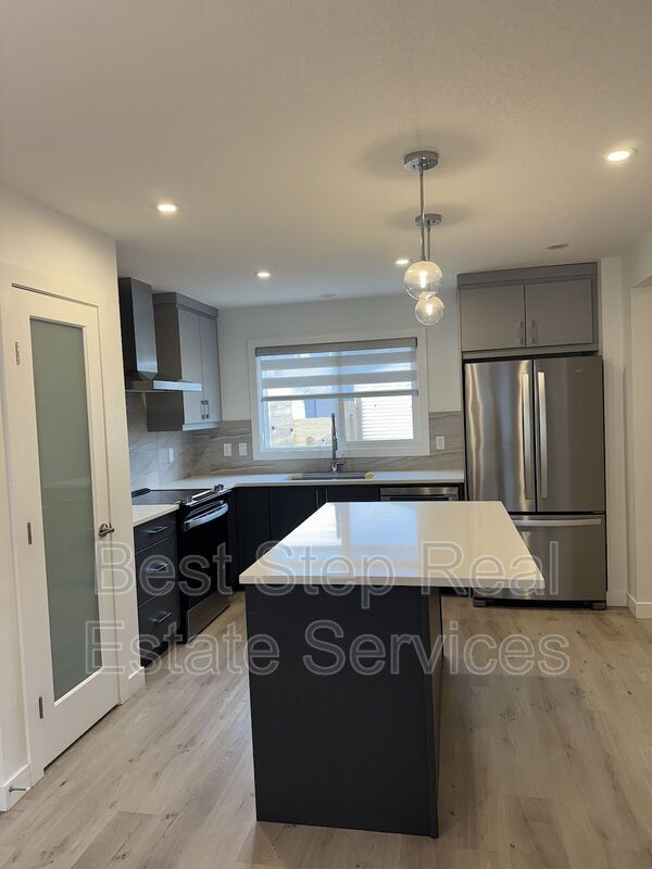 Photo du bâtiment - 2171-2152 52 St SW