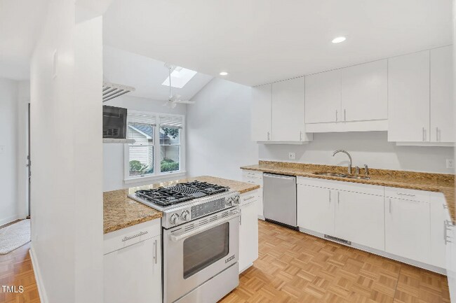 Building Photo - 448 Crossvine Close