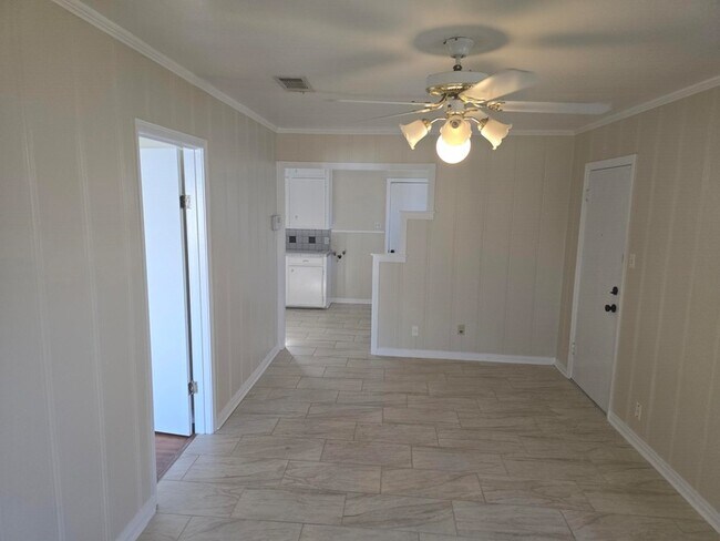 Foto del edificio - 1795 Euclid St