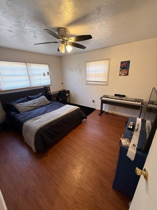 Building Photo - Pre Leasing for fall 2026! 5 bedroom 2 bath by LCU!