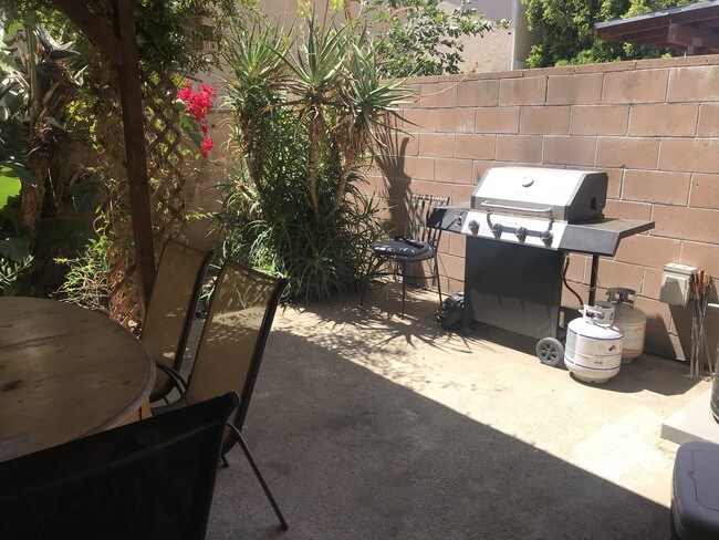 Outdoor patio grill - 10125 De Soto Ave