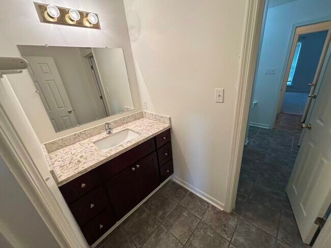 Foto del edificio - 211 Greenbriar Dr