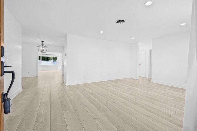 Foto del edificio - 1050 41st Ave NE