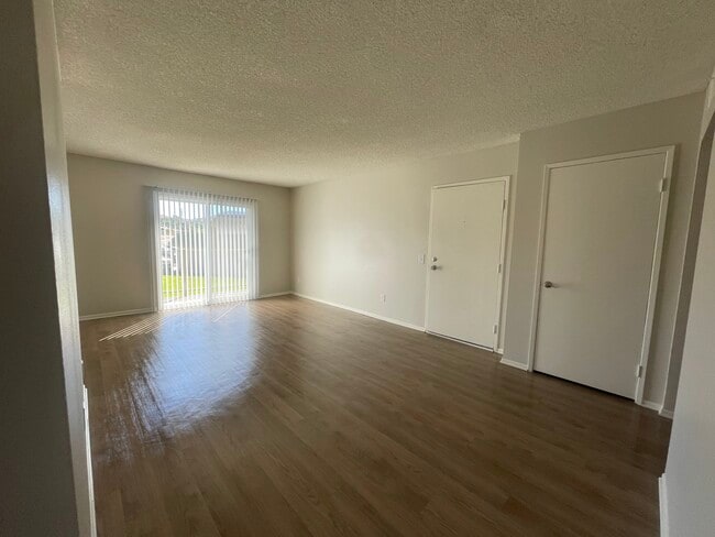 Building Photo - Canyon Villa