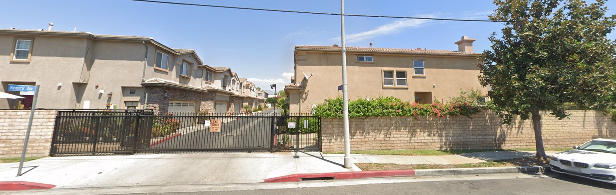 Primary Photo - LUXURIOUS SINGLE-FAMILY HOME FOR RENT!
