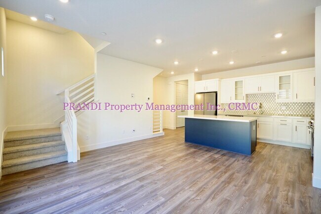 Foto del edificio - Brand New Townhome, Luxury Meets Convenience!