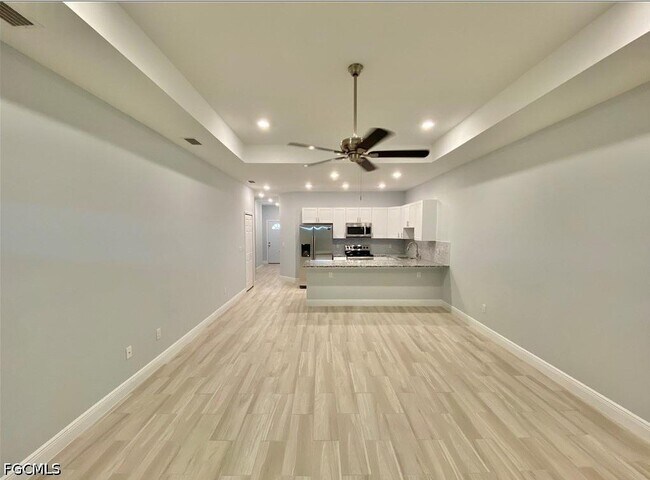 Foto del edificio - 2403 Dickens Ave N