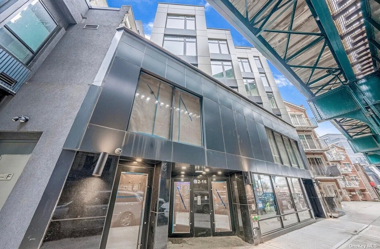 Foto principal - 52-16 Roosevelt Ave