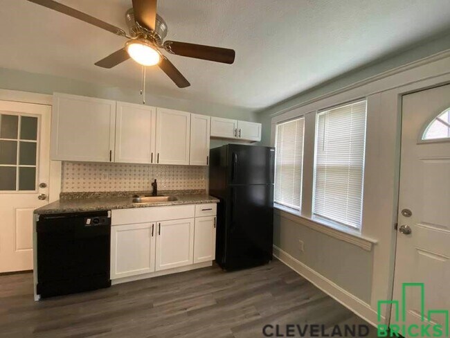 Foto del edificio - 5822 Lawn Ave