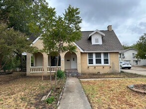 Building Photo - 1401 Bolivar St